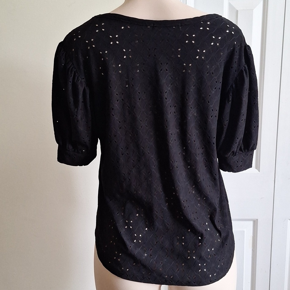 3/$20 Kim & Cami Black Eyelet Blouse Size Large - Picture 3 of 7